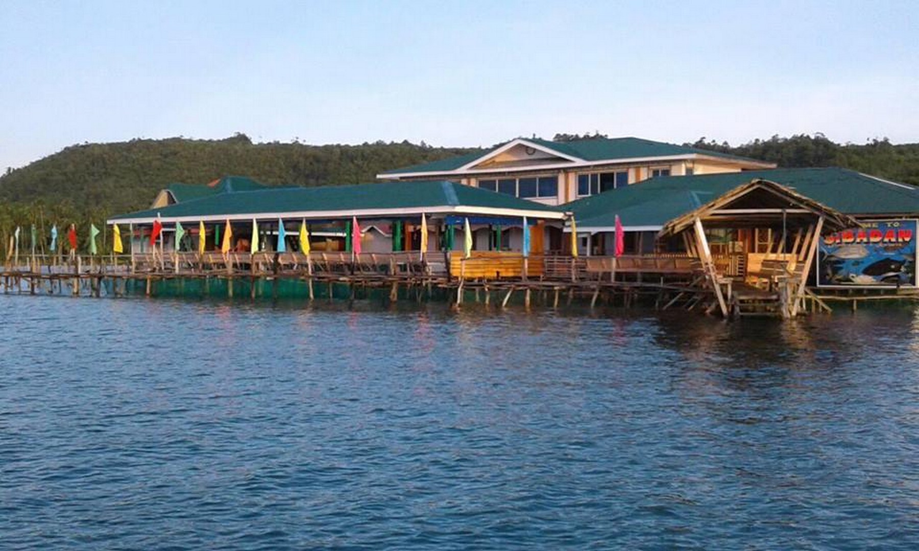 <b class="font-bara"><i class="bi bi-geo-fill h4"></i> SIBADAN FISH CAGE AND RESORT</b> <br/>Looks like a huge aquarium in the middle of the sea few minutes from Enchanted River. One can have a unique swimming experience with big fishes and tamed stingray (harmless). It has been the venue for overnight family sleep-overs and friends weekend getaways. 