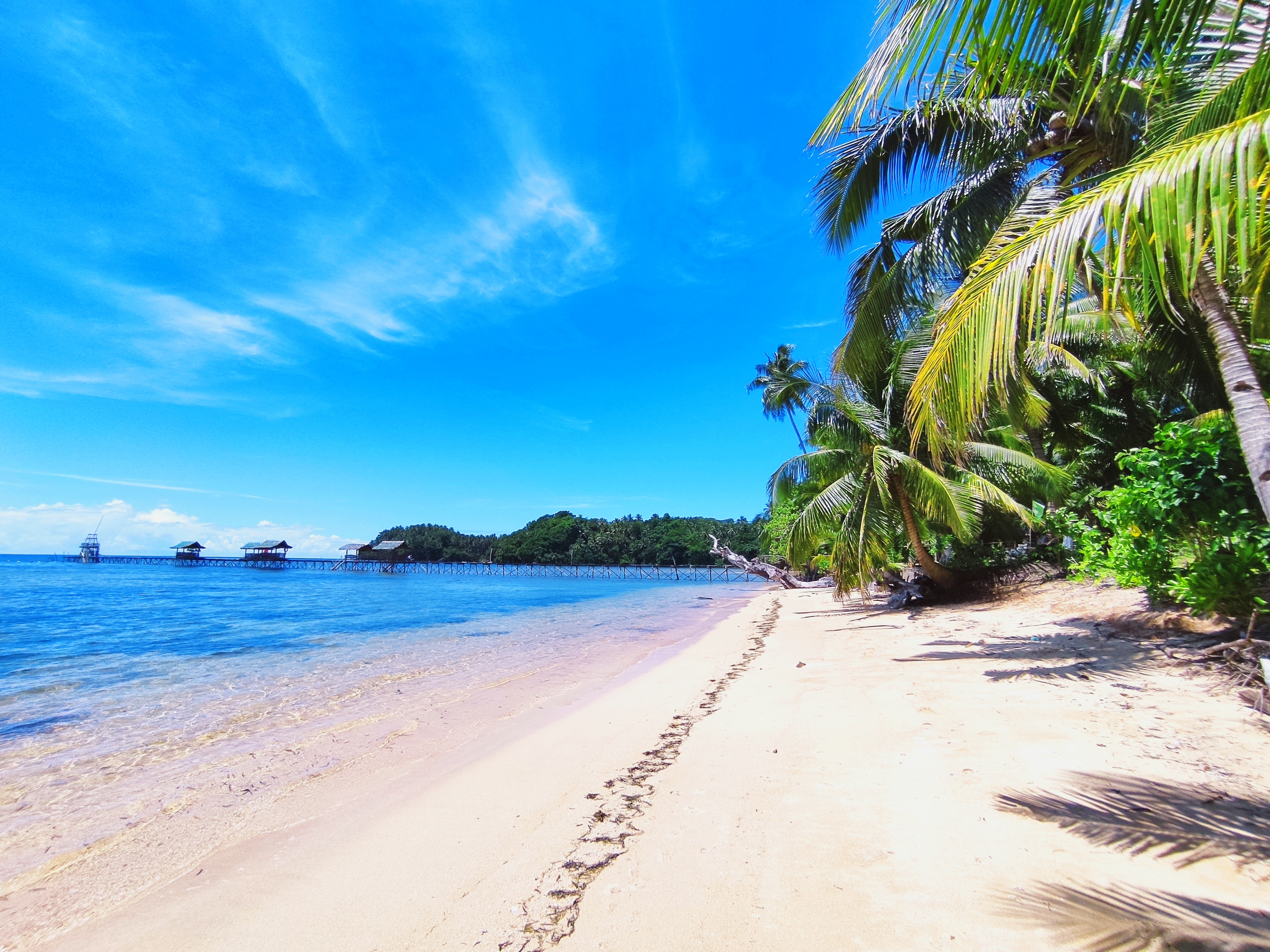 <b class="font-bara"><i class="bi bi-geo-fill h4"></i> MAMAON SUNVIEW BEACH</b> <br/>Long stretch of shoreline which is an ideal place for weekend getaway. Its raw and rugged charm is truly inviting. It can offer variety of fun activities like beach volleyball and  picnicking tucked in a natural setting. The beach is truly a best choice for summer.