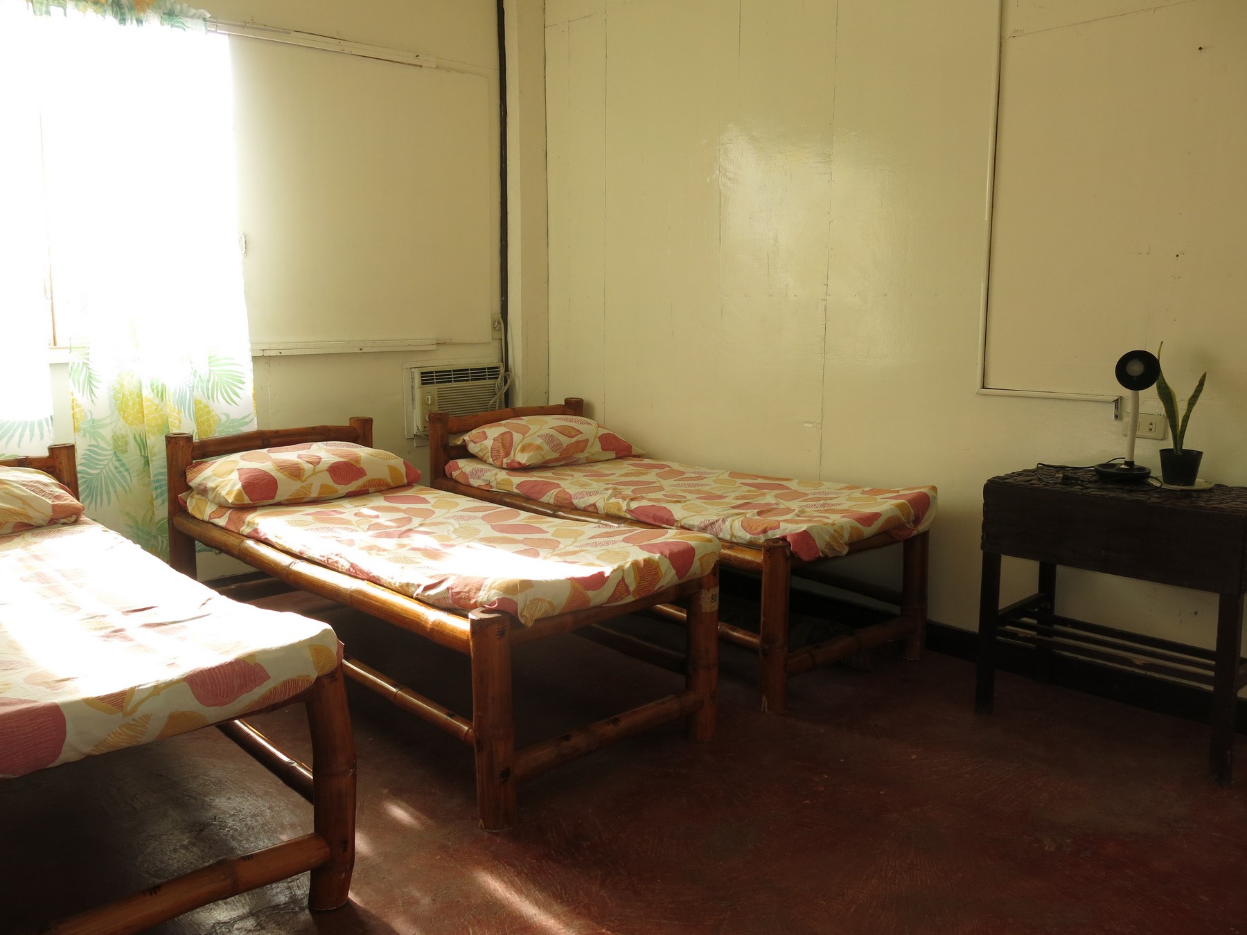 <b class="font-bara"><i class="bi bi-geo-fill h4"></i> VILLA JUANITA HINATUAN</b> <br/>Maharlika, Hinatuan, Surigao del Sur

09206061921