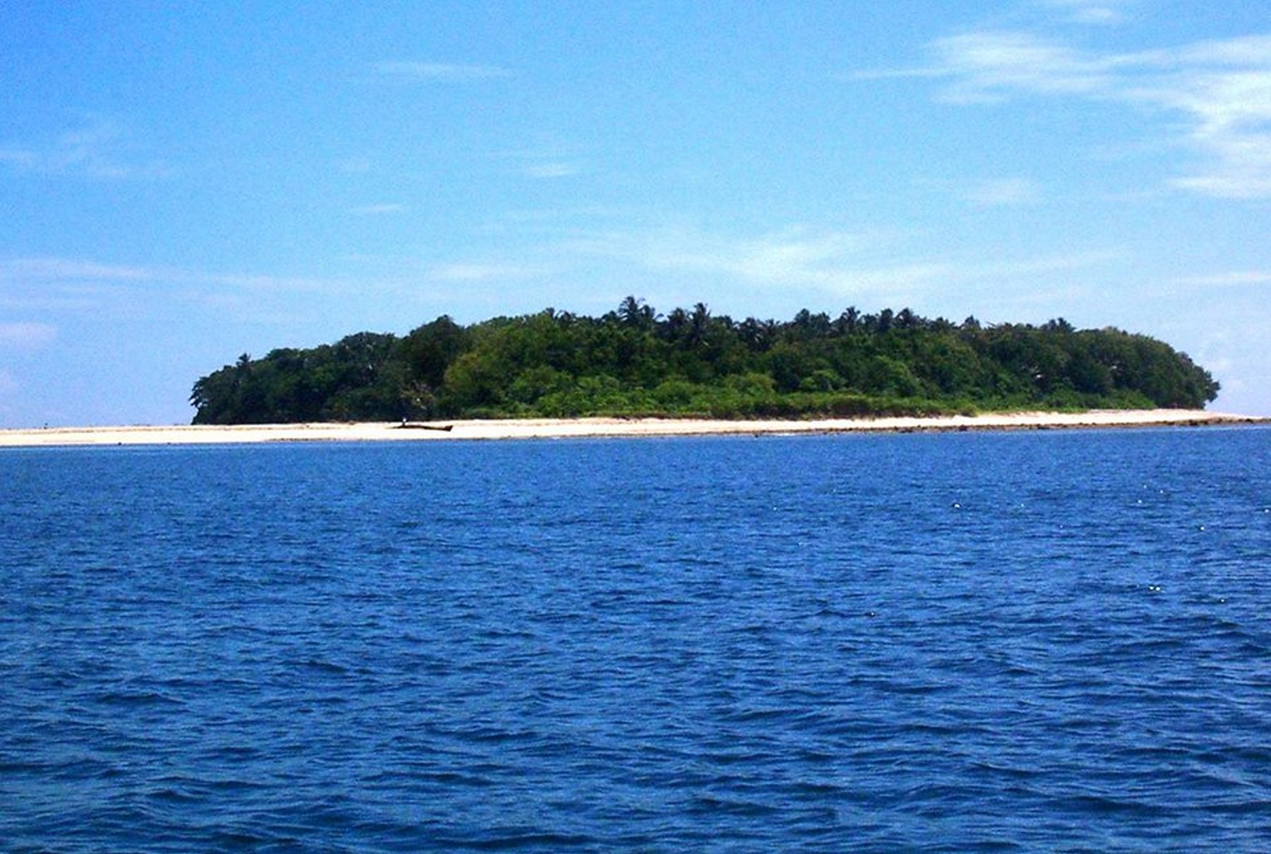 <b class="font-bara"><i class="bi bi-geo-fill h4"></i> TIPDOS ISLAND</b> <br/>Breathtaking beauty surrounded by nature forest, suitable site for tropical get-away and  perfectly made for frolicking and swimming.