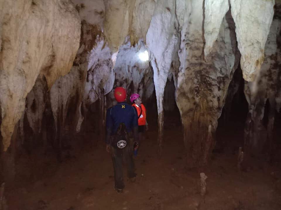<b class="font-bara"><i class="bi bi-geo-fill h4"></i> PALARAN ULTIMATE ADVENTURE CAVE</b> <br/>For explorers who are up for adventure like cave exploration, home to amazing wildlife such as bats, spiders, etc., astounding rock formation (white stones)
